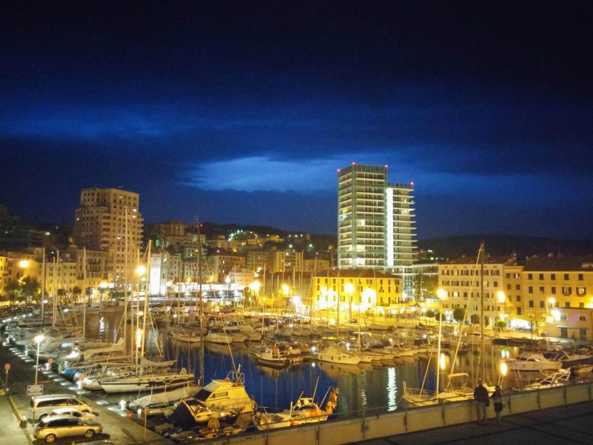 Mistrangelohome 5 - Appartamento In Pieno Centro Σαβόνα Εξωτερικό φωτογραφία